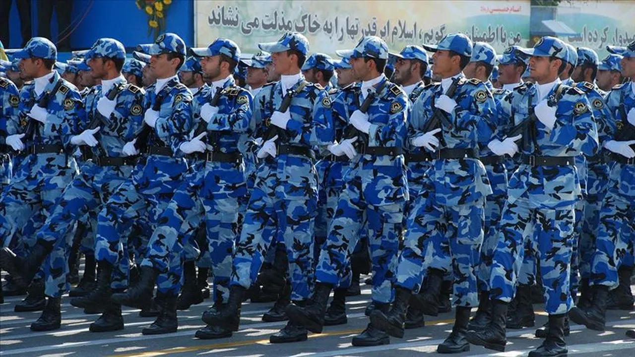 ABDnin kara saldırısı tehdidine İrandan rest!  Köpekbalıklarına yem olacaksınız