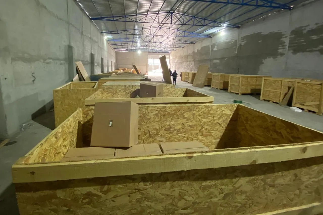 Adana'da ahşap sandıklar içinde kaçak 12 milyon 500 bin makaron ele geçirildi