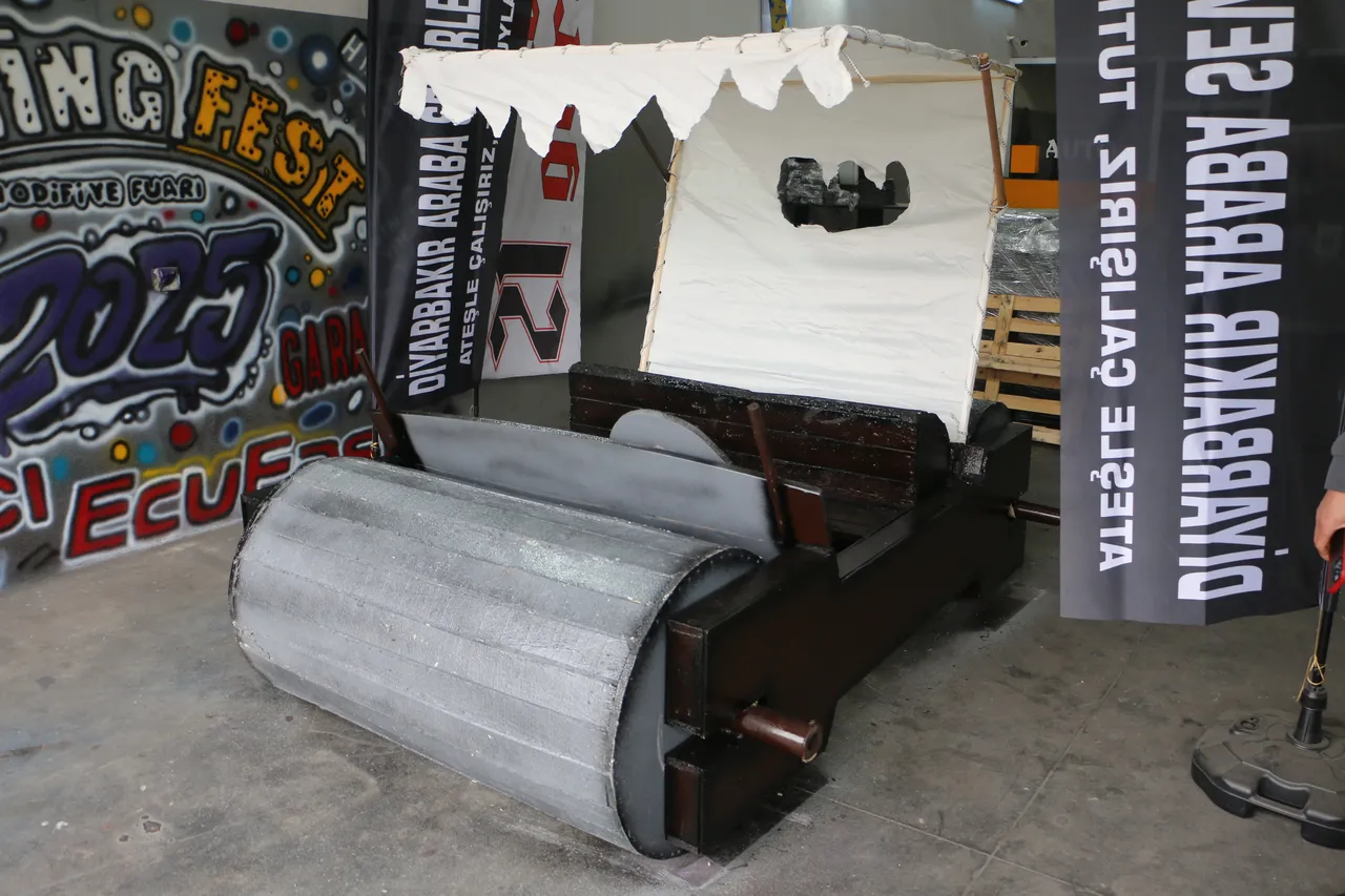 Ceza yememek için yaptılar! Taş Devri aracı ilgi odağı oldu