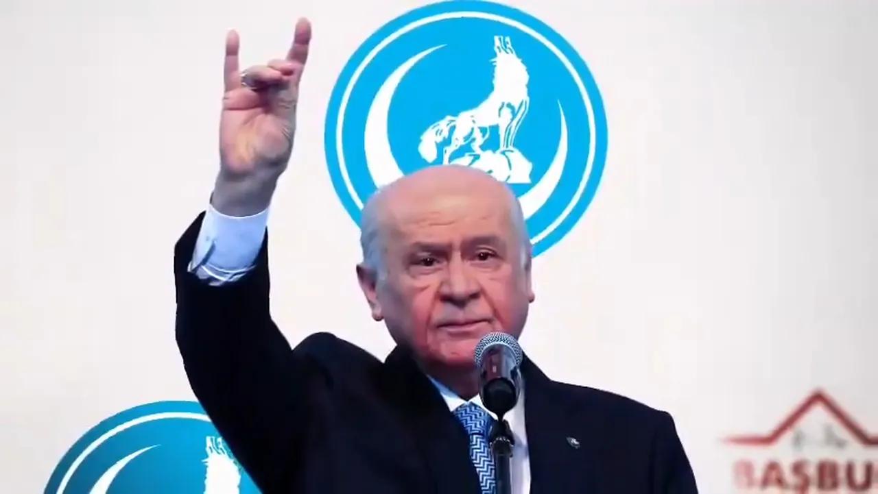 Devlet Bahçeli için yeni şarkı! "Yanlış hesabı olan vazgeçsin hevesinden"