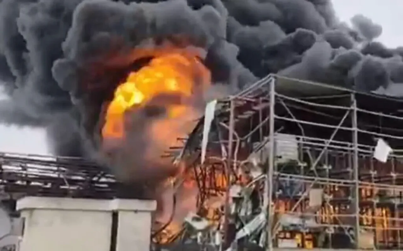 İran füzeleri İsrail'in kimya deposunu havaya uçurdu! 