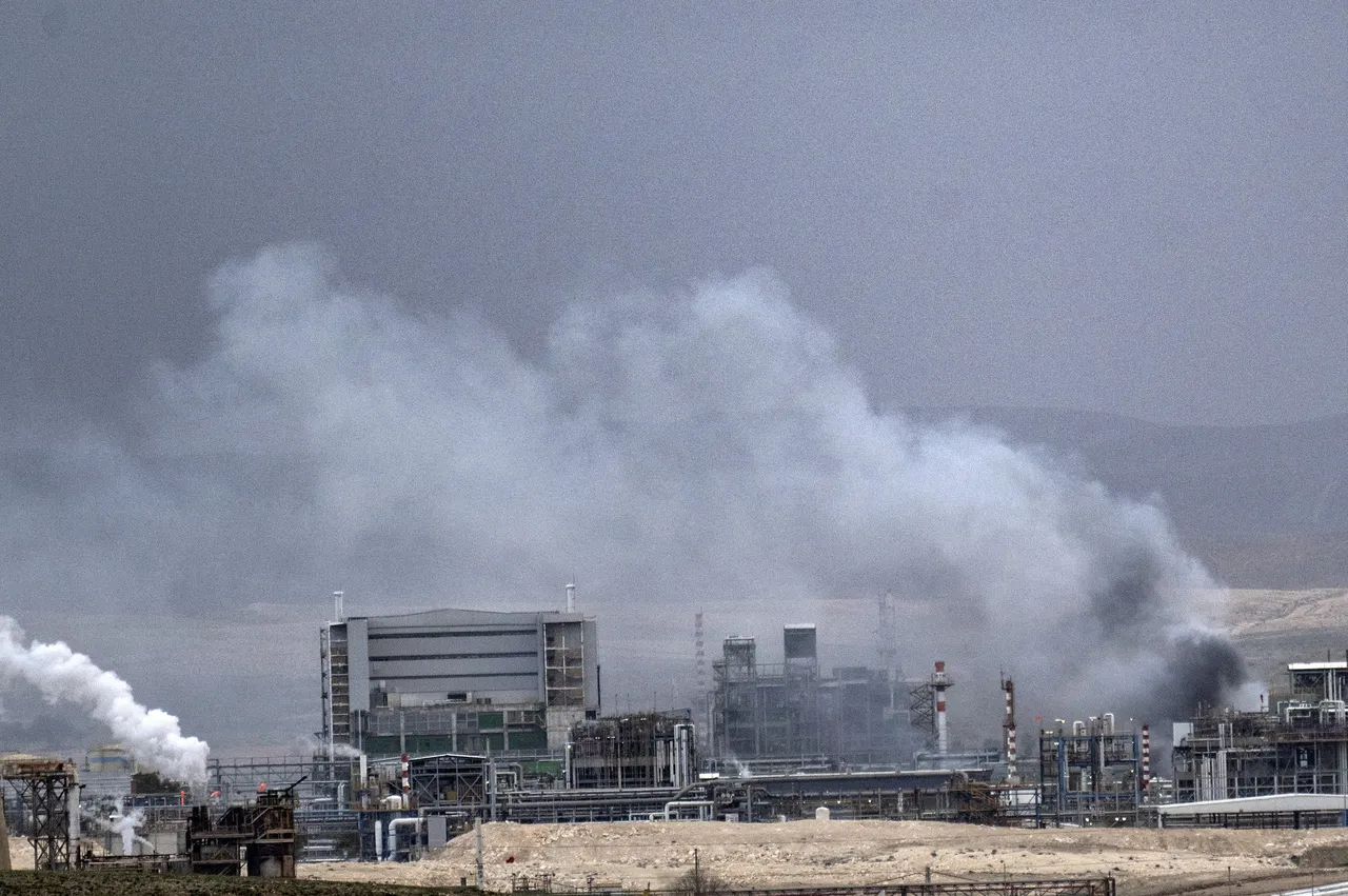 İrandan füze saldırısı! İsrailde sanayi tesisinde patlama, alevler yükseldi