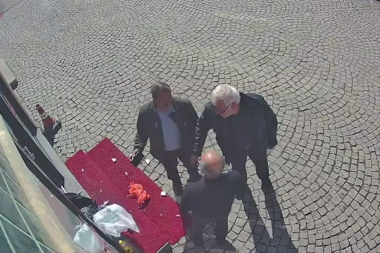 Parke taşıyla kırdı, ayçiçeği yağıyla kundaklamak istedi! Meslekten men edildi, dehşet saçtı