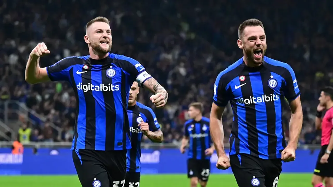 Stefan de Vrij ve Milan Skriniar