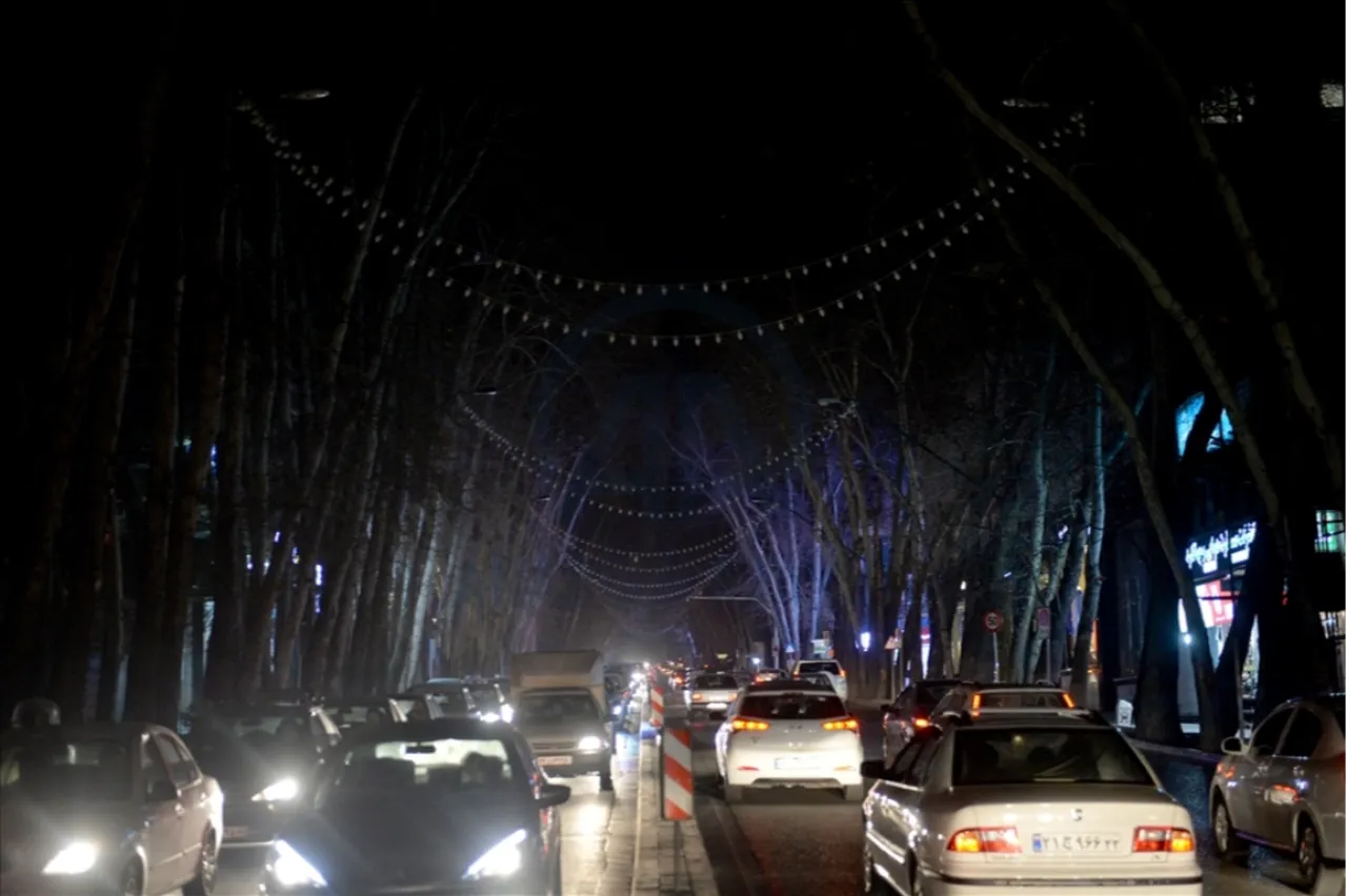 Tahran karanlığa gömüldü! Saldırılar sonrası bazı bölgelerde elektrik kesildi