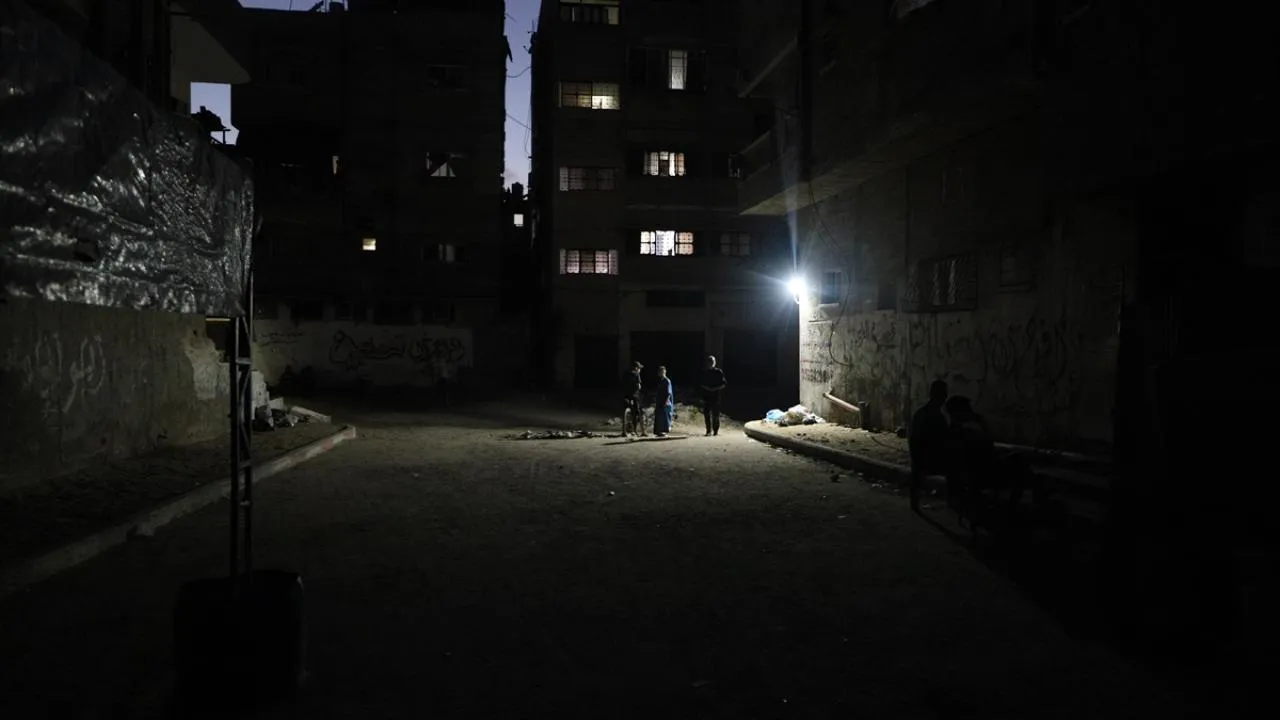 Tahran karanlığa büründü! Saldırılar sonrası bazı bölgelerde elektrik kesildi