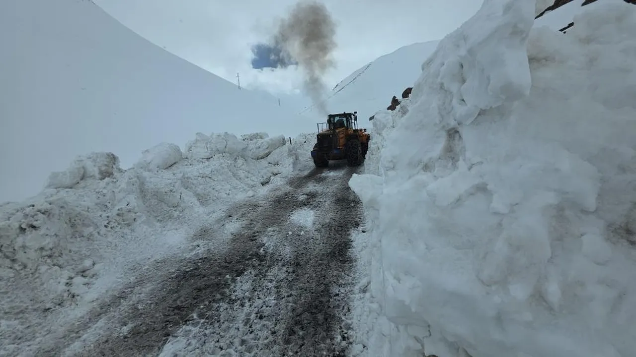 Türkiye'nin kar rekoru kırıldı! Kayak merkezlerini bile solladı