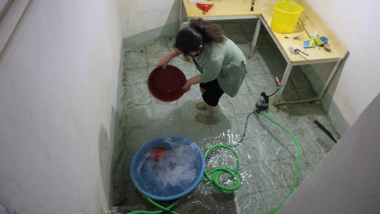 Yeraltı kaynakları doldu, evleri su bastı! Gece uyanıp nöbet tutuyorlar