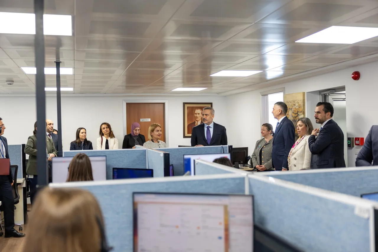 Bakan Fidan'dan Konsolosluk Çağrı Merkezi'ne ziyaret