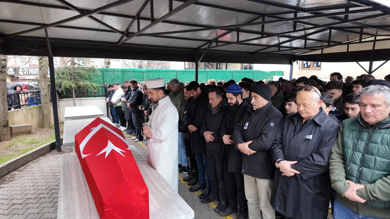 Cenaze sonrası gülümseyen fotoğrafı tepki çekti! Rabia Soytürk’ten eleştirilere cevap