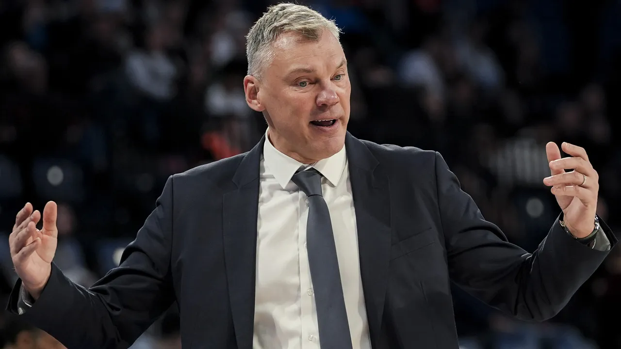 Fenerbahçe'de yeni gelişme: Dubai'de mahsur kalan Jasikevicius, İstanbul'a dönüyor