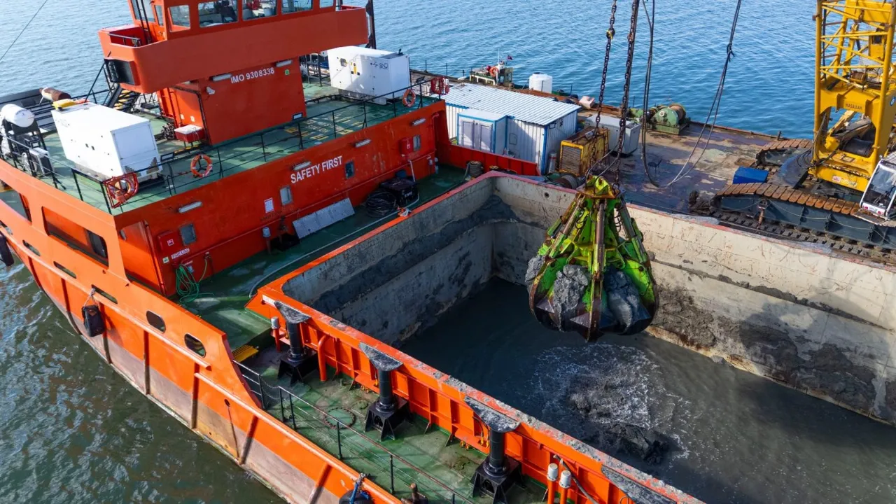 İzmir Körfezi'nden 1 milyon ton çamur çıkarıldı! Hedef 4 milyon ton