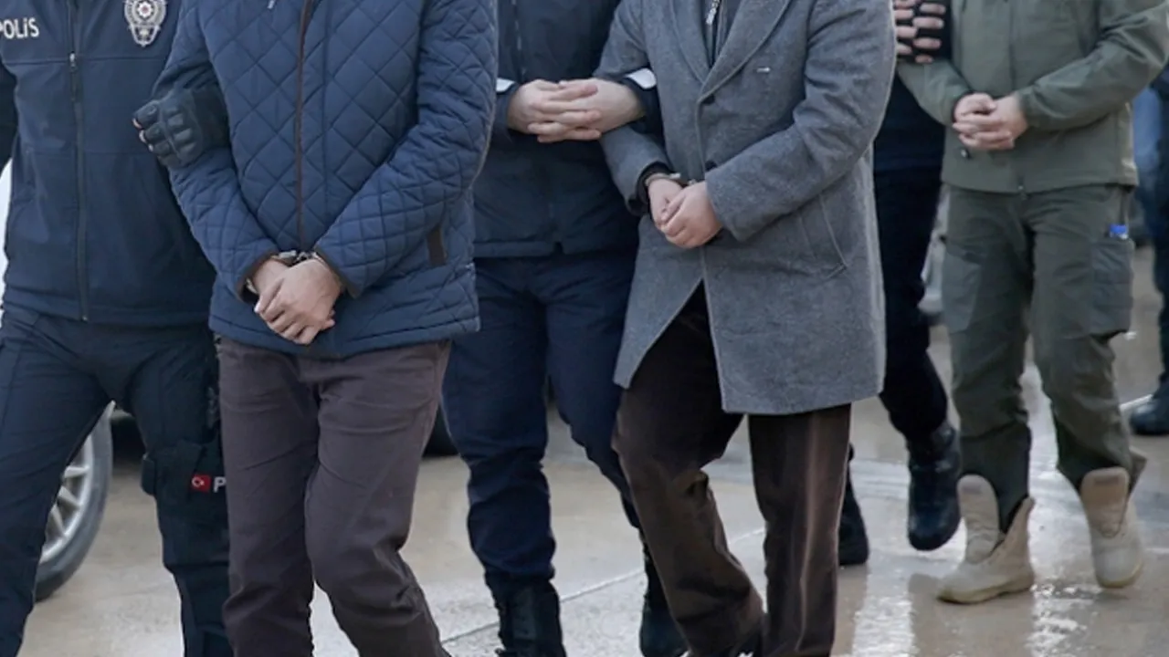 Kara Kuvvetleri'nde FETÖ operasyonu! Aktif görevdeki isimlere gözaltı