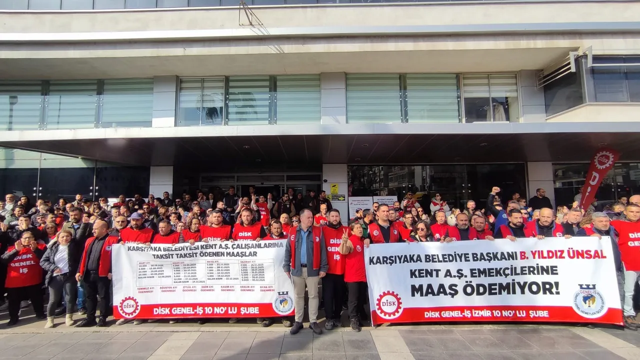 Karşıyaka Belediyesi işçilerinden eylem: Taksit taksit maaş istemiyoruz