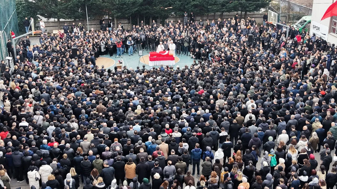Öğretmen Fatma Nur Çelik'i bıçaklayarak öldüren öğrenci hakkında karar çıktı
