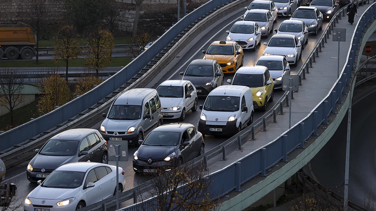 Tebessüm ettiren uyarı: Trafikte ilk bakışta dikkat çekti