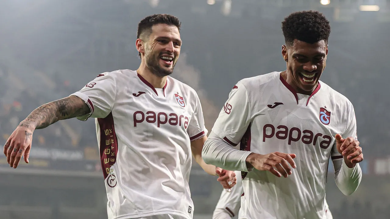 Trabzonspor geri döndü, çeyrek final biletini aldı! Başakşehir'de 6 gol ve 1 kırmızı kart