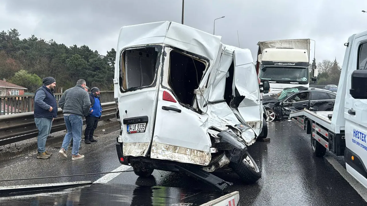 Anadolu Otoyolu'nda zincirleme kaza! İstanbul yönü trafiğe kapandı