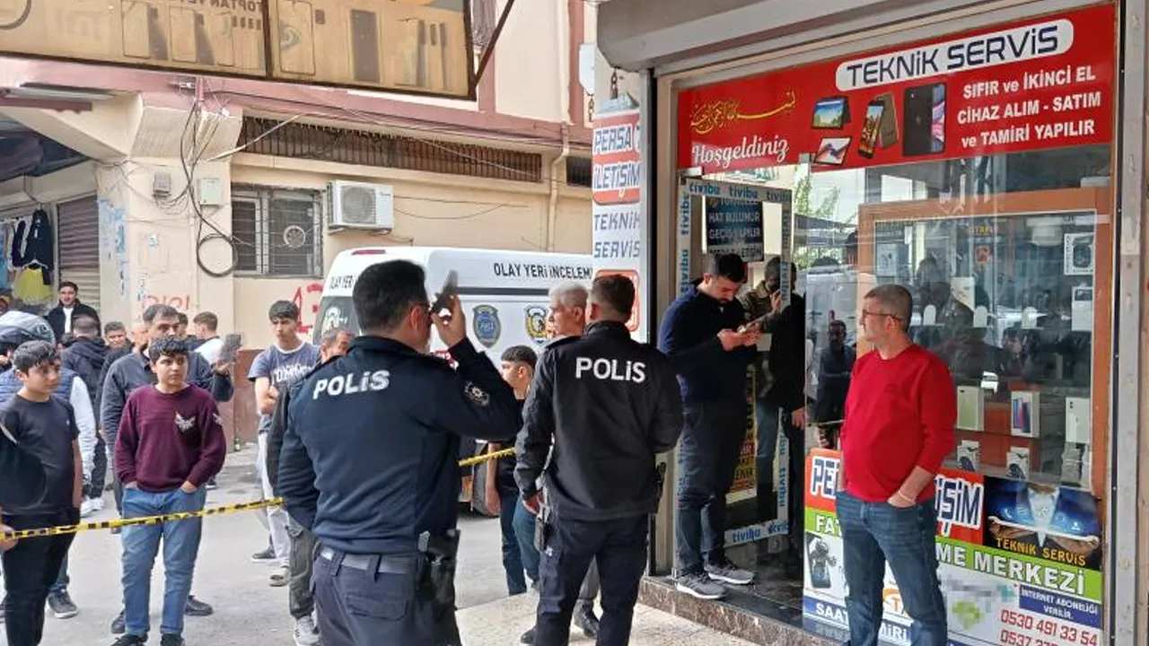 Cep telefonu bayisine kanlı saldırı: İş yeri sahibi öldürüldü