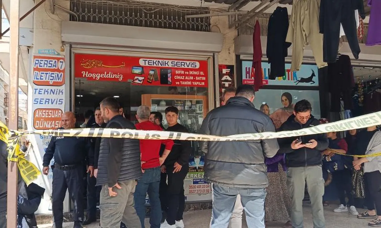 Cep telefonu bayisine kanlı saldırı: İş yeri sahibi öldürüldü