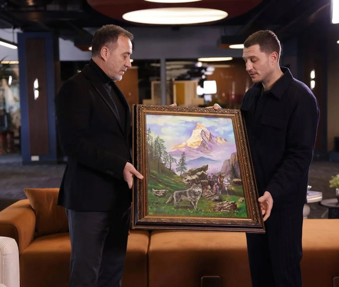 Devlet Bahçeli’nin Uraz Kaygılaroğlu’na hediye ettiği ‘Bozkurt’ tablosu ortaya çıktı