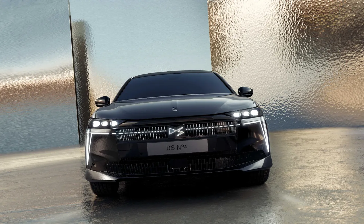 DS’in yeni N°4 modeli