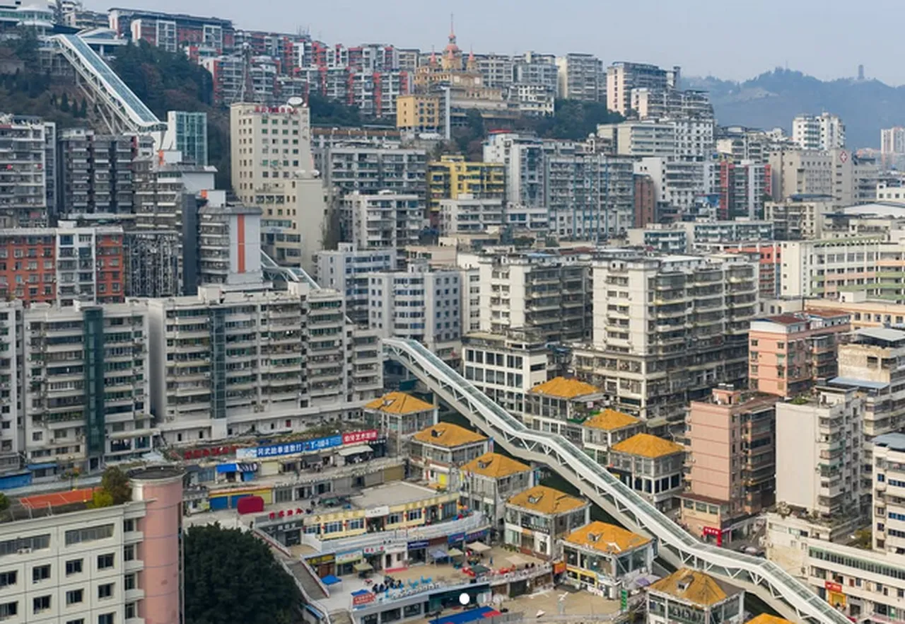 Dünyanın en büyük yürüyen merdiveni o ülkede inşa edildi! Tam 905 metre uzunluğunda: Çıkması 21 dakika, turistler akın ediyor