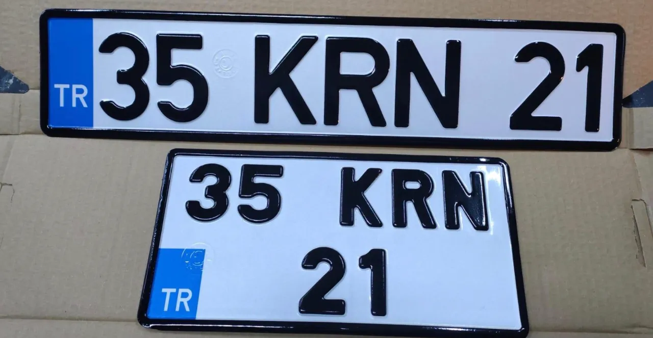 İşte geçerli plakada bulunması gerekenler! Kare plaka yasak mı, cezası var mı?