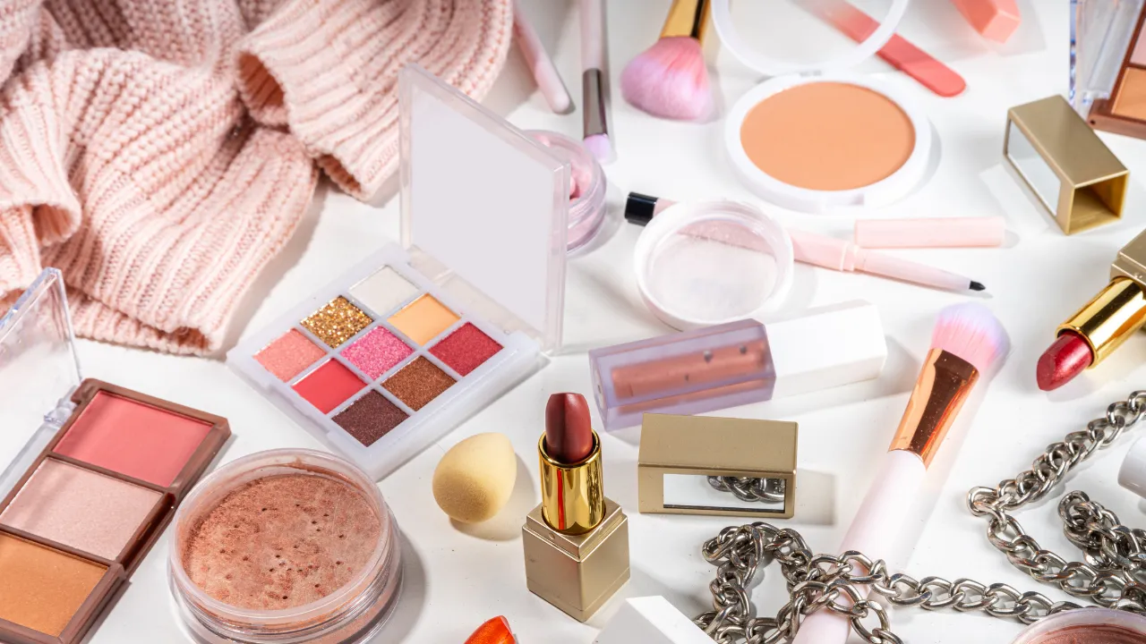 İtalya’dan kozmetik devlerine soruşturma: Kız çocukları “sinsi pazarlama teknikleri” ile hedef alınıyor