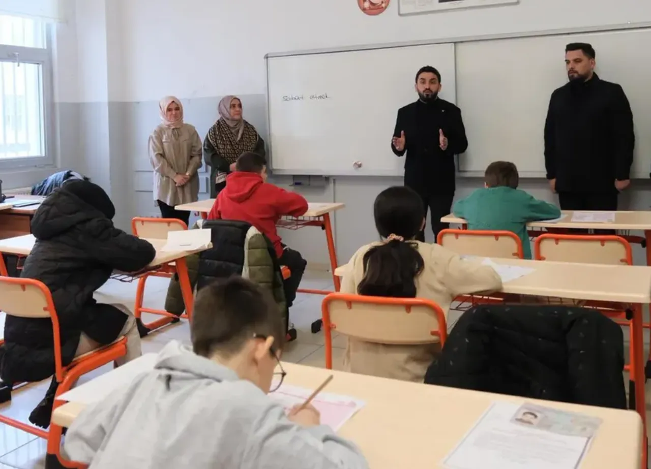 Kitap kurtları ter döktü! TÜGVA Kitap Kurdu Yarışması rekor kırdı