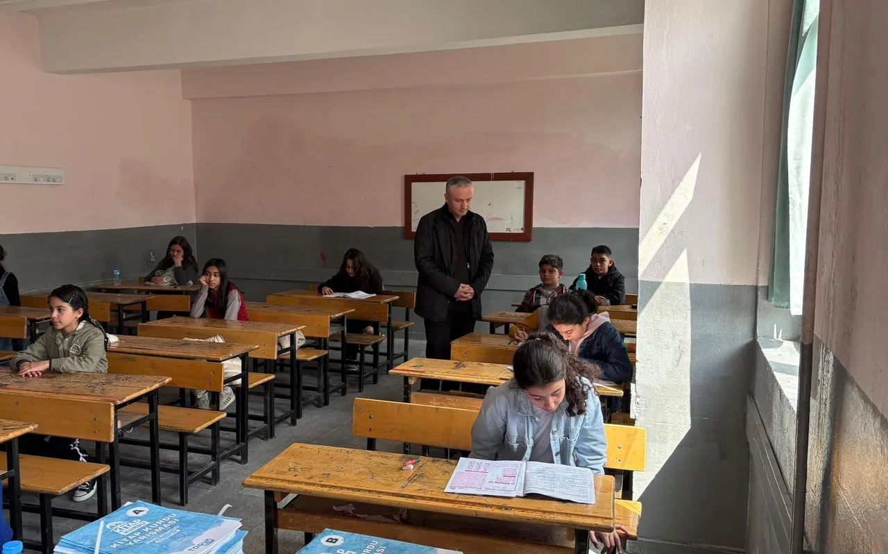 Kitap kurtları ter döktü! TÜGVA Kitap Kurdu Yarışması rekor kırdı