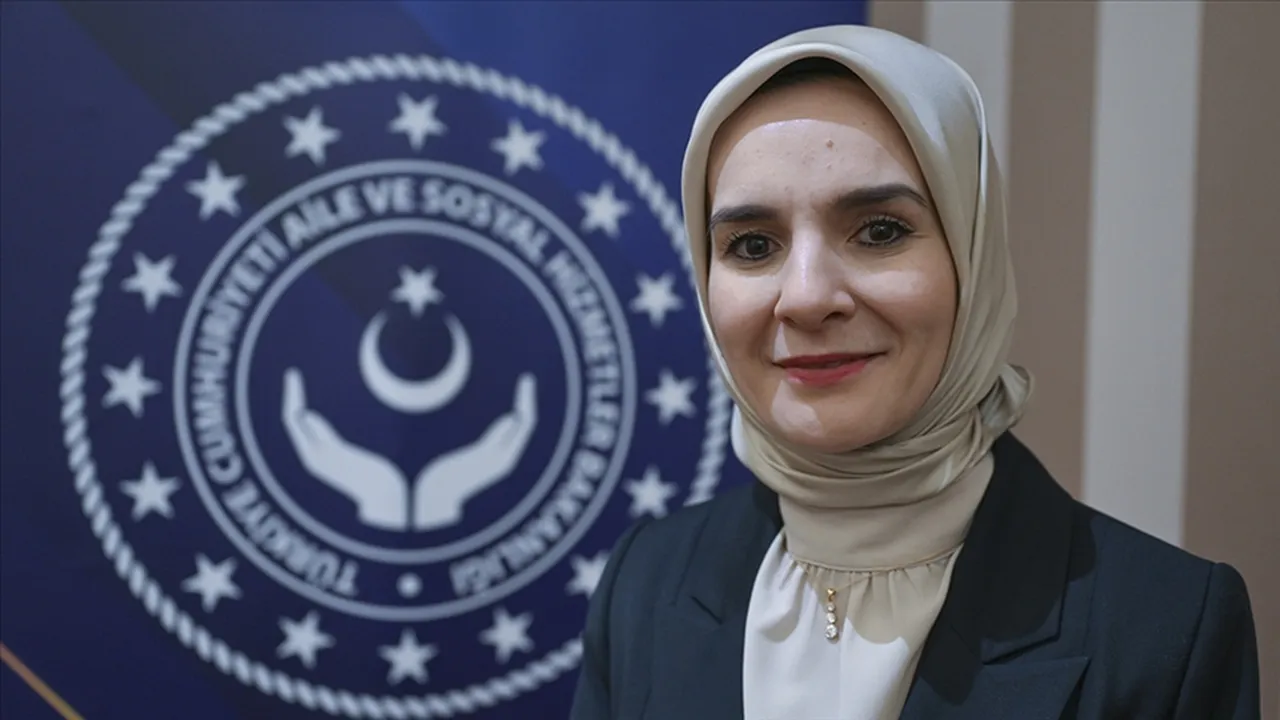 Aile ve Sosyal Hizmetler Bakanı Mahinur Özdemir Göktaş