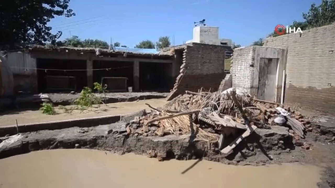Pakistanda sel felaketi! Evler çöktü, hayat kabusa döndü: Ölü ve yaralılar var