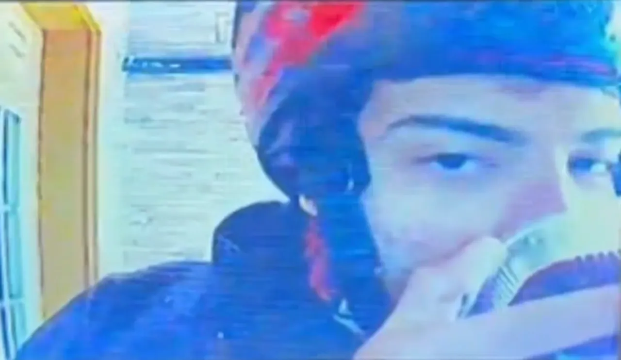 Siparişi önce yaladı, sonra teslim etti! Müşteri kurye skandalını görüntülü diafondan izledi