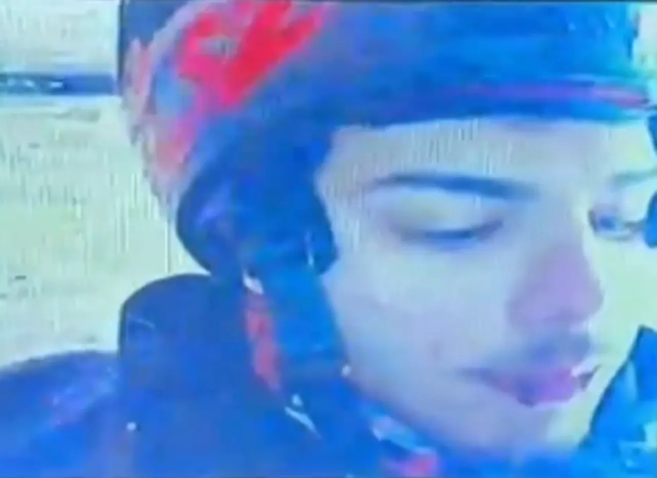 Siparişi önce yaladı, sonra teslim etti! Müşteri kurye skandalını görüntülü diafondan izledi