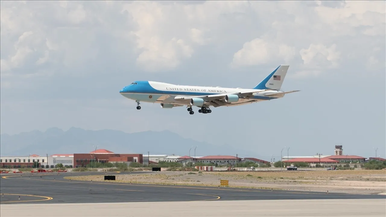 Trump'ın uçağına drone tehdidi! F-16'lar peş peşe havalandı, işaret fişekleri atıldı