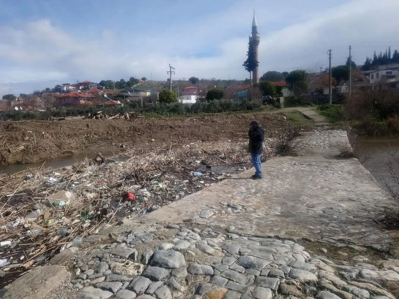 Yağışlar nehri yükseltti! Tarihi Taşköprü sular altında kaldı