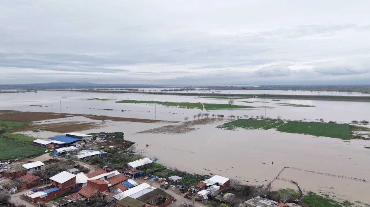 2 gün aralık süren sağanak sonrası Bursa’da tarım arazileri göle döndü
