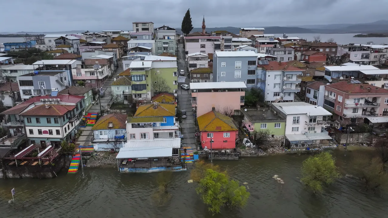 2 gün aralık süren sağanak sonrası Bursa’da tarım arazileri göle döndü
