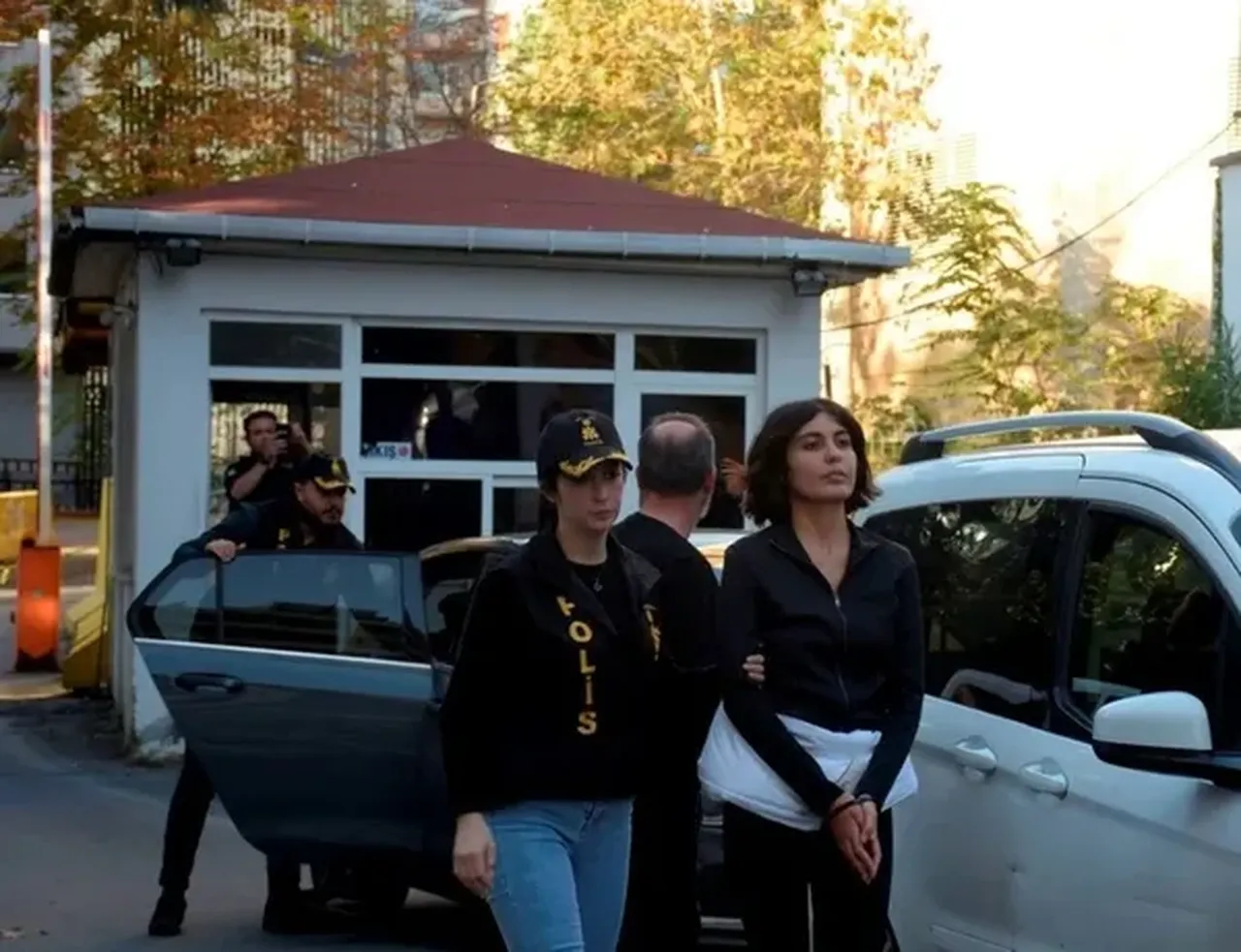 44 yıla kadar hapsi isteniyordu! Fenomen kardeşler Nihal ve Bahar Candan’ın dolandırıcılık davasında karar