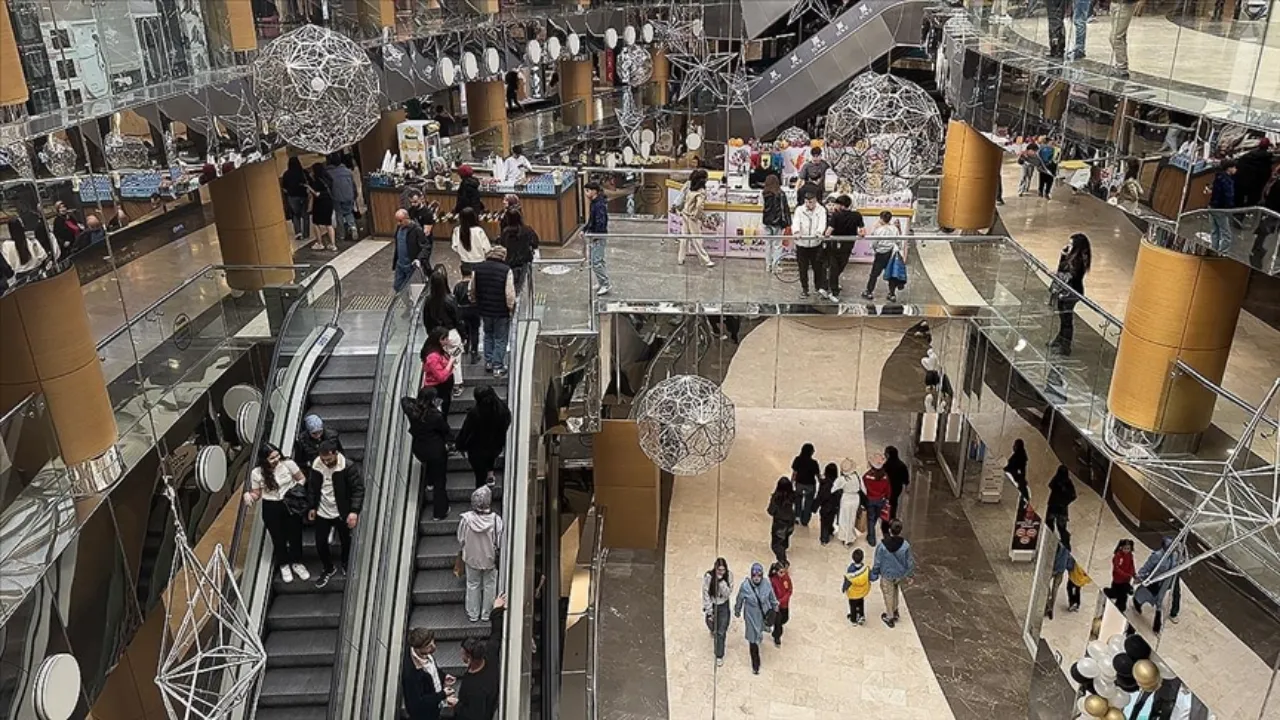 Ankara'da bir AVM'den '18 yaş' kararı! Hafta sonu velisiz girişler yasaklandı