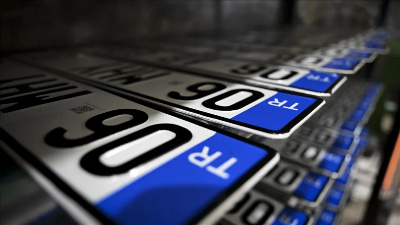 APP Plaka sahiplerine tanınan süre doluyor... APP Plaka değiştirme süresi uzatıldı mı, son gün değişecek mi?