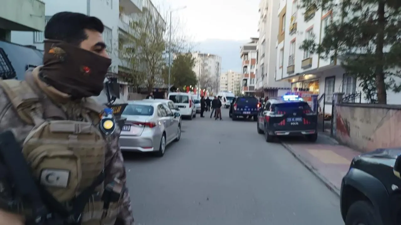 Batman'da evlat dehşeti! 17 yaşındaki genç annesini ve ağabeyini öldürdü