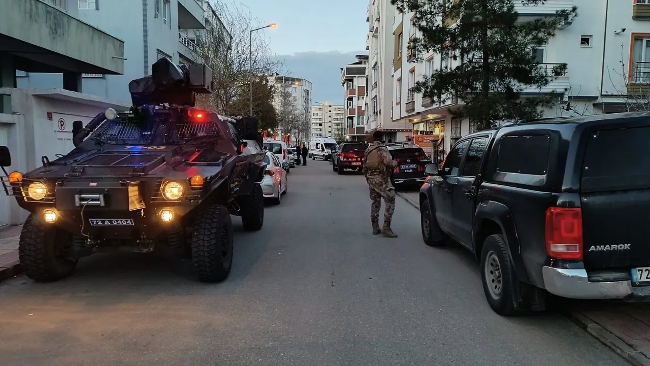 Batman'da evlat dehşeti! 17 yaşındaki genç annesini ve ağabeyini öldürdü