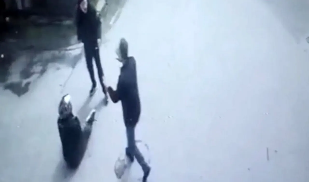 Edirne'de iki motosikletin çarpışması sonrası çıkan bıçaklı kavga kamerada