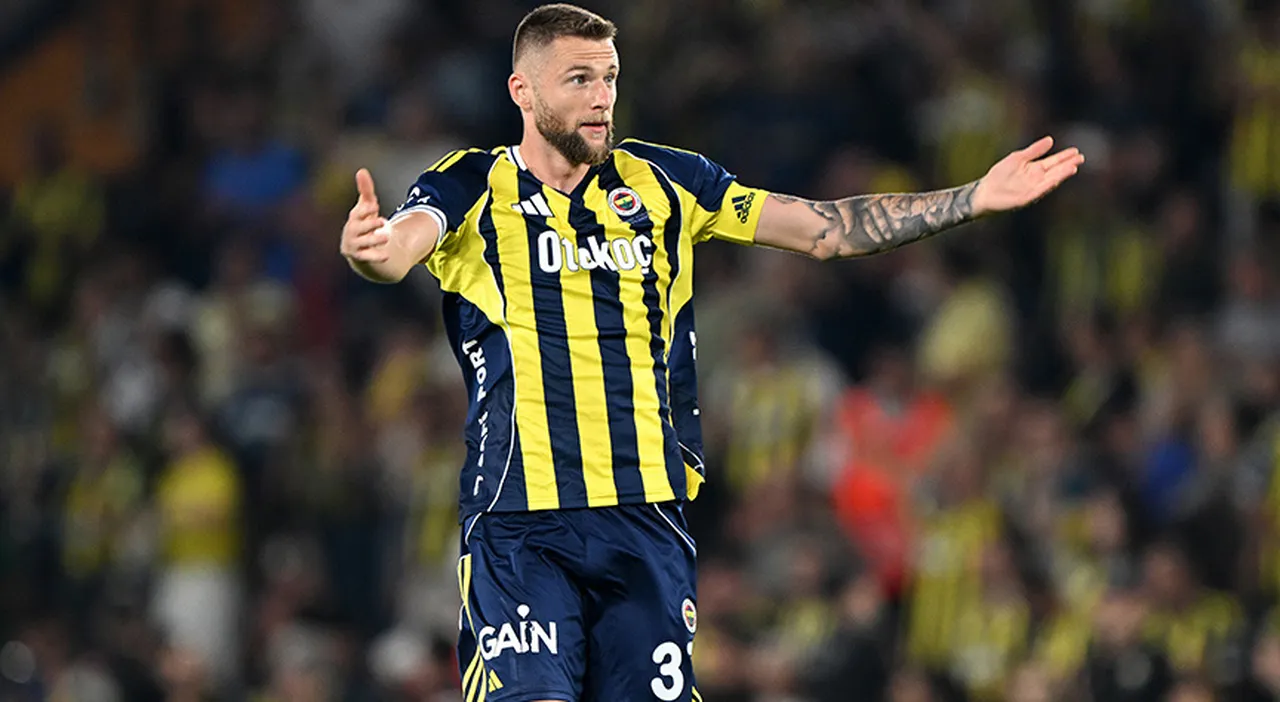 Tecrübeli, stoper Milan Skriniar, takım kaptanlığı yapıyor.