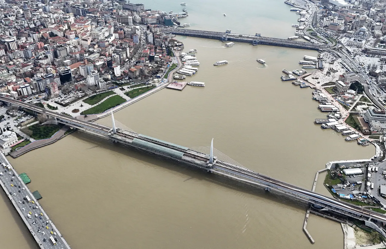 Hindistan değil İstanbul! Yağmur sonrası Haliç çamura bulandı