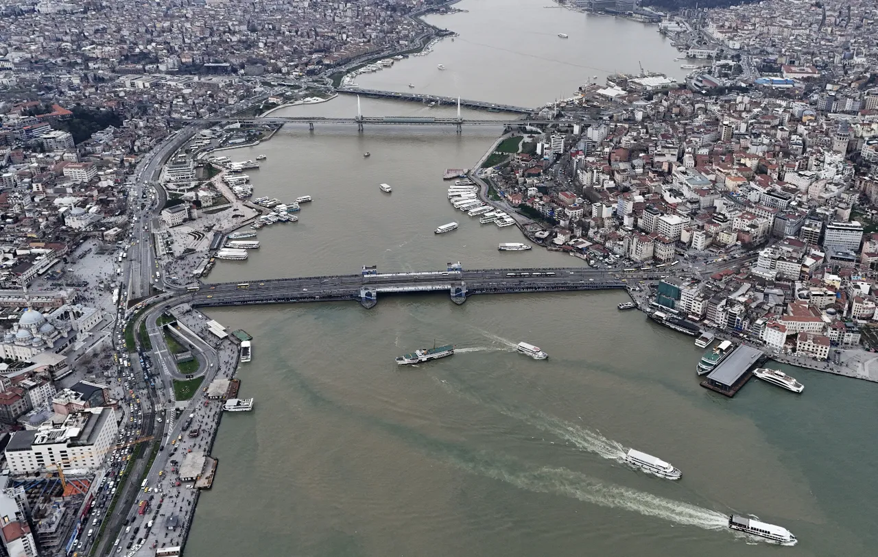 Hindistan değil İstanbul! Yağmur sonrası Haliç çamura bulandı