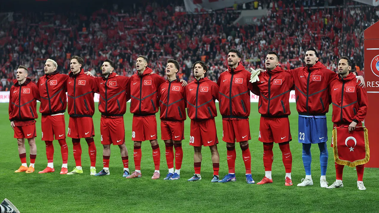 Kosova - Türkiye maçının muhtemel 11'leri belli oldu! Montella'dan sürpriz karar
