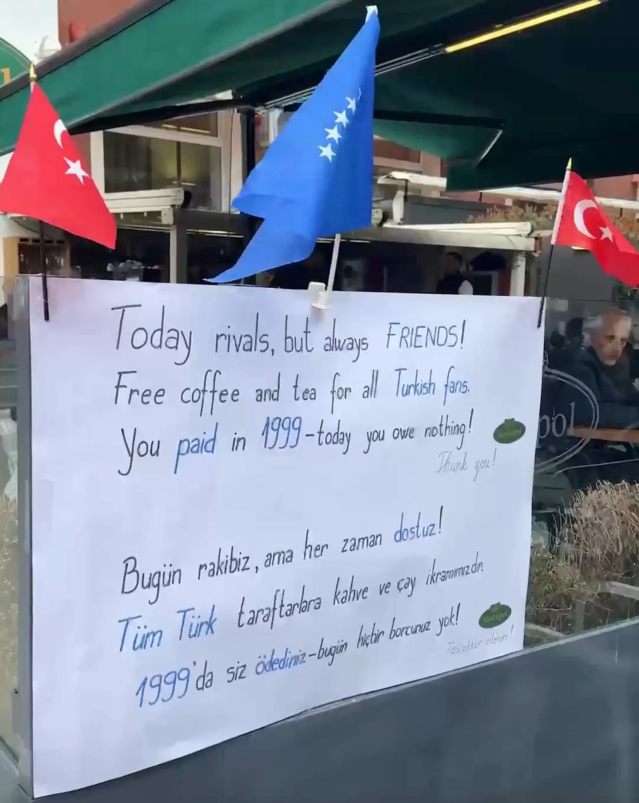 Priştine'de Türk taraftarlara yönelik anlamlı yazı